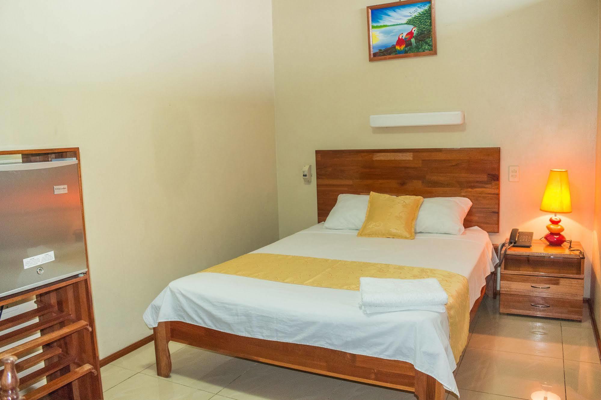 Hotel Golden Star Iquitos Exteriör bild