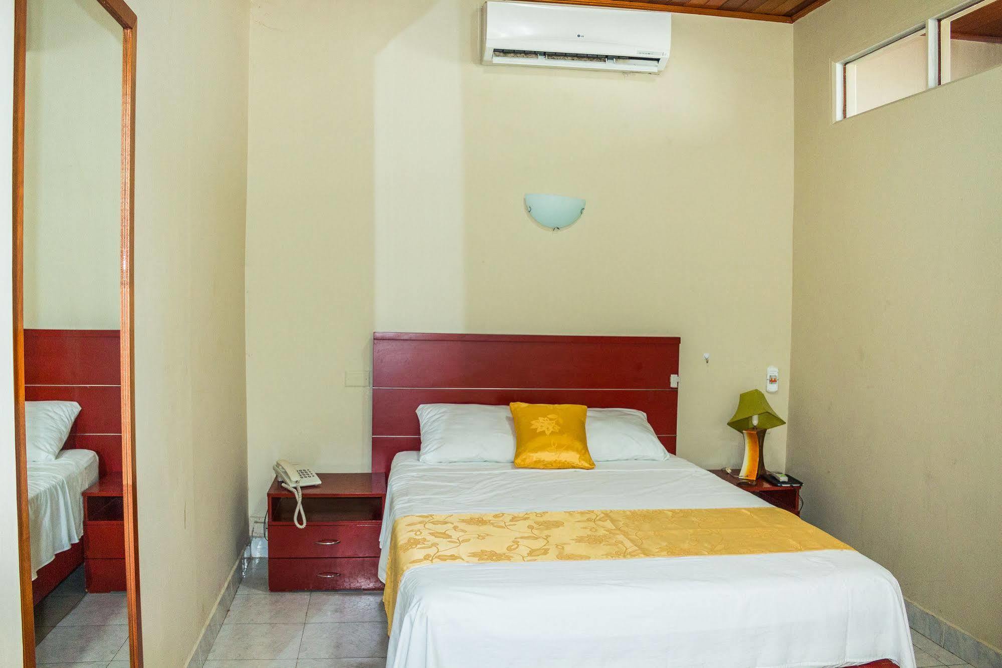 Hotel Golden Star Iquitos Exteriör bild