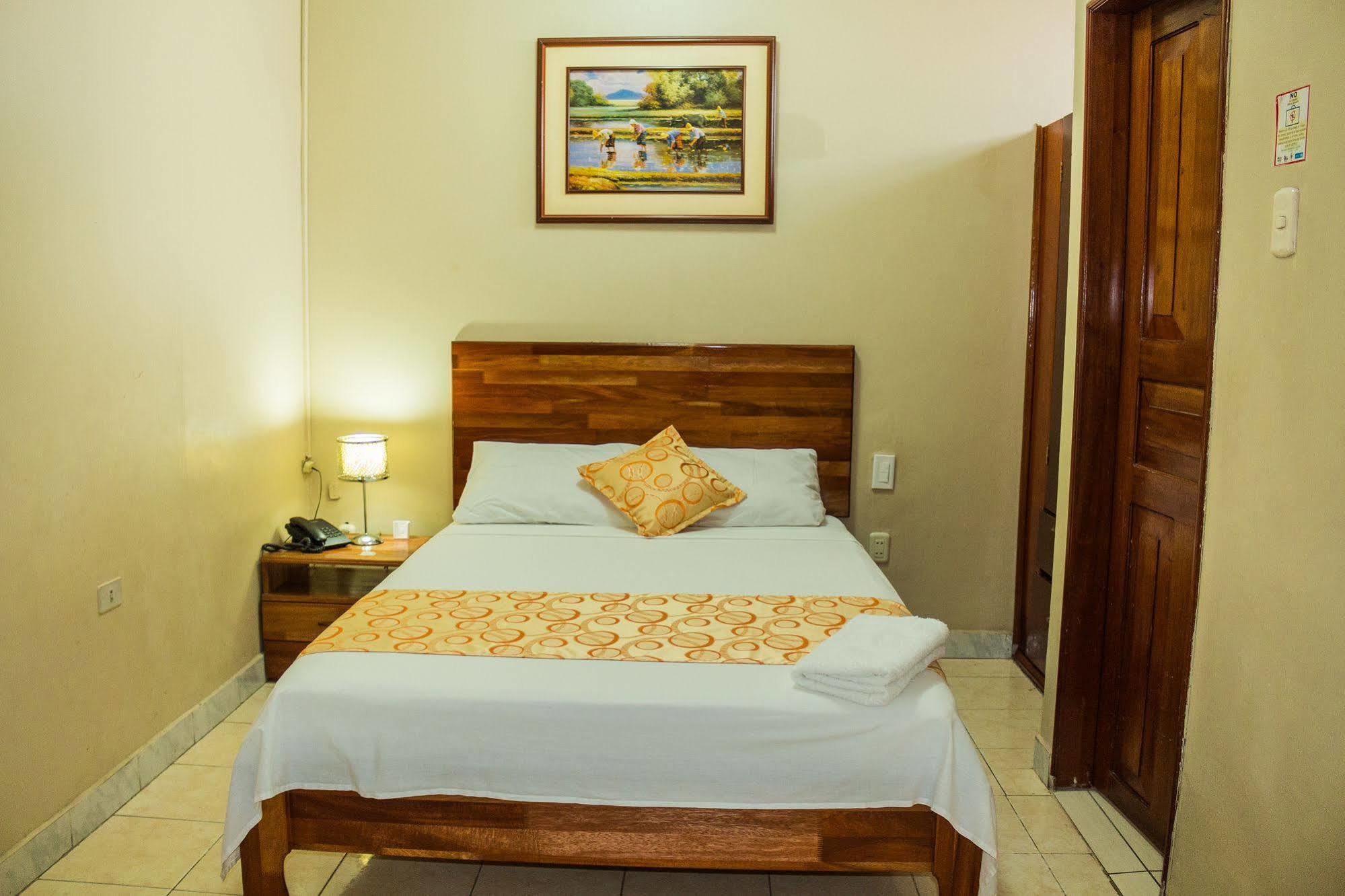 Hotel Golden Star Iquitos Exteriör bild